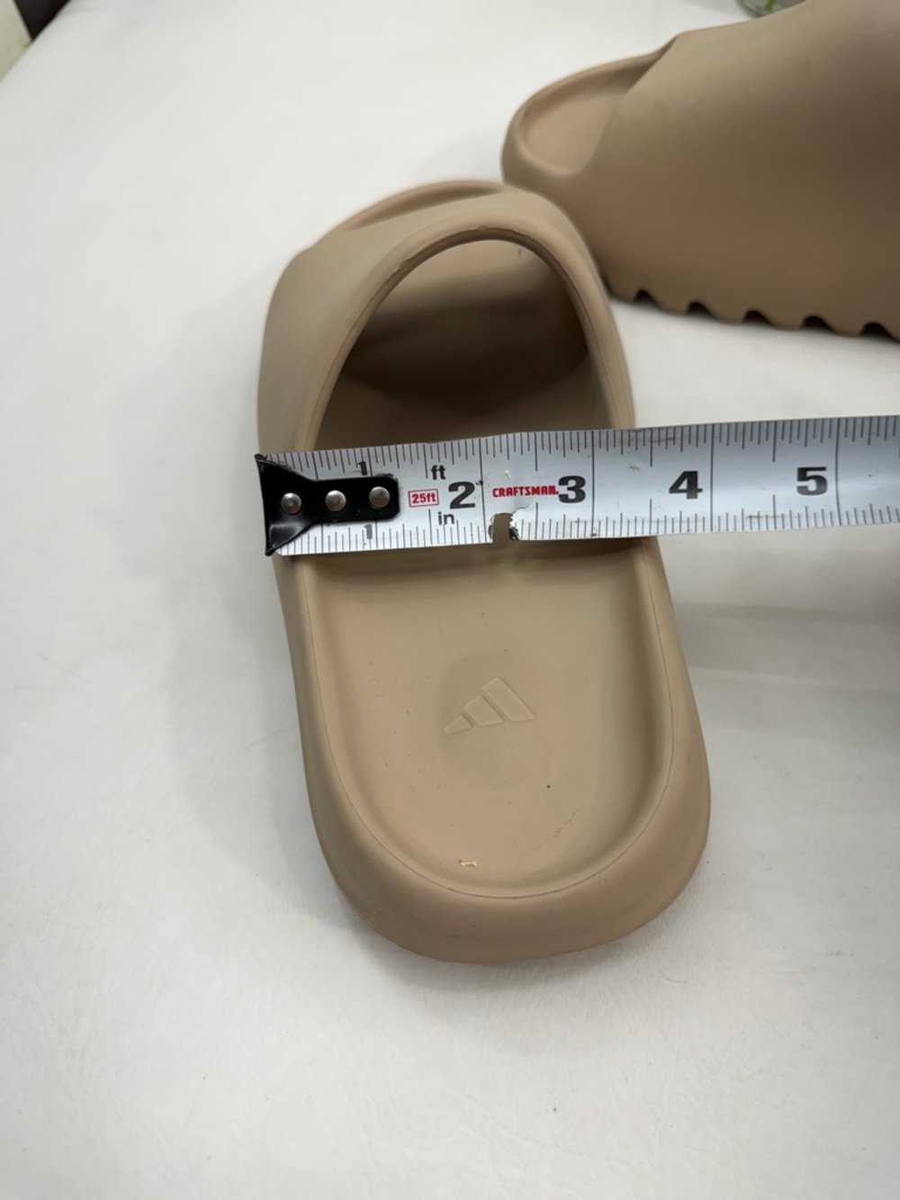 Yeezy slides - Picture 7 of 8
